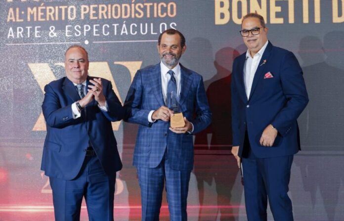 Reconocimienot-de-Acroarte-a-Jose-Miguel-Bonetti-860x552