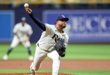 Freddy Peralta y los Rays postergan la clasificación de Filadelfia