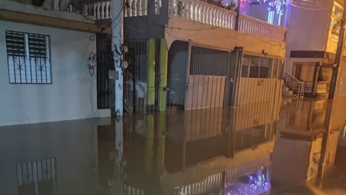 inundaciones-en-santiago-afectan-al-menos-150-viviendas-por-lluvias-intensas-114d61a4-focus-min0.09-0.26-896-504