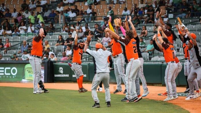 toros-derrotan-a-estrellas-6-4-apoyados-en-jonrones-y-buen-pitcheo-ba808697-focus-0.1-0.27-896-504